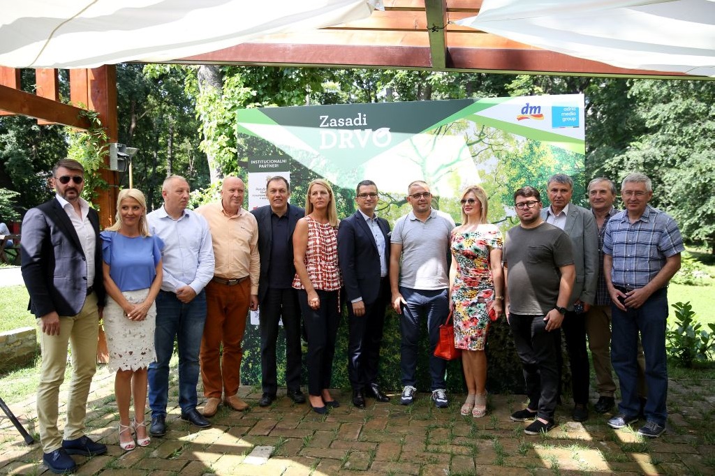 naslovna_292761886